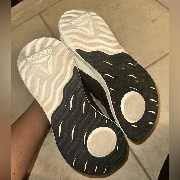 Reebok turn zone running shoes black white cream girls women’s size US 6.5 - Picture 4 of 5